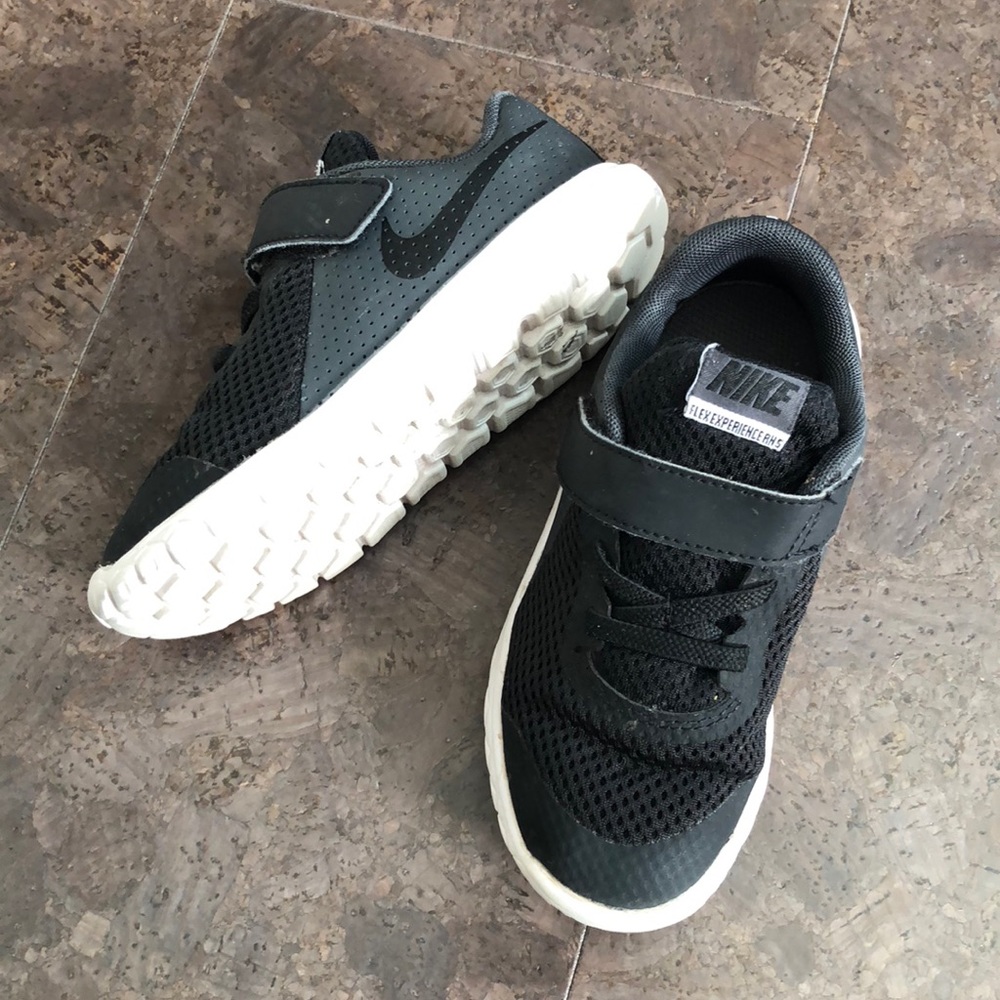 nike tennis shoes